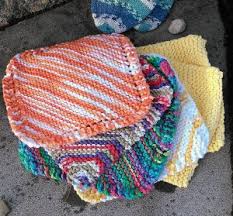 Knitted dishcloth patterns like these are perfect for scrubbing off dishes because the purl bumps on both sides allow for plenty of grabbing and friction. These 6 Free Knitted Dishcloth Patterns Make Quick Heartfelt Gifts Dishcloth Knitting Patterns Dishcloth Pattern Dishcloth Crochet Pattern
