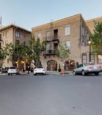 Hotel Petaluma Guest Parking