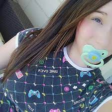 大人用ロンパースはlittleforbig jpを販売しております 肌触りの良い綿素材お肌に優しい大人用ロンパース 大人用のおしゃぶりもlittleforbig jpを販売しております シールドニップルは大人のお口に合わせた形とサイズです もちろ scene girls onesies instagram posts