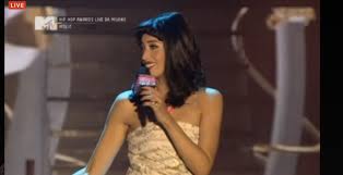 Lo ha detto lei stessa sul suo profilo instagram in una serie di stories in cui racconta anche come potrebbe essersi contagiata, e la sua ricostruzione non è certo un esempio di prudenza: X Factor 7 Nina Zilli E Benny Benassi Al Posto Di Arisa E Morgan