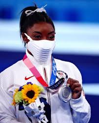 ついに東京五輪が開幕し、開会1日目の本日、注目の体操男子予選の競技が行われました。 団体予選結果 1位 日本 262.251 2位 中国 262.061 3位 ロシア 261.945 4位 アメリカ 256.761 5位 イギリス 256.594 6位 ドイツ 249.929 7位 スイス 249.193 8位 ウクライナ 247.492 個人総合結果 1位 橋本大輝選手(日本) 88.531 2位. Ze8c1hicacnuem