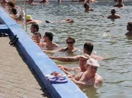 Consultaţie medicală iniţială, 2 proceduri/persoană/zi timp de 5 zile. Local Apele Sarate De La Cacica Magnet Pentru Bolnavi Si Pentru Turisti Monitorul De Suceava Luni 27 August 2012