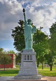 Parque Santa Cecilia🍃 TORRE EIFFEL 🗼Y ESTATUA DE LA LIBERTAD 🗽 EN APODACA😱❤️  El famoso parque de Apodaca donde no solo encuentras espacios enormes  llenos de plantas 🪴 🌸 sino que también