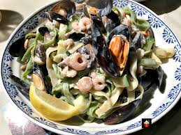 Ingredients · 1 tablespoon olive oil · 1 pound (500 grams) shrimp, tails on or off · salt and pepper, to taste · 2 tablespoons unsalted butter · 6 cloves garlic . Creamy Garlic Seafood Pasta With A Delicious Creamy White Wine Sauce