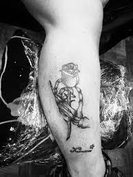 Maper S Tattoo Mano De Esqueleto Con Rosa Cerrada De Facebook