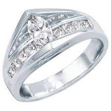 My Ring When I Got Engaged In 2003 Love Diamonds Fire And Ice By Helzberg Diamond Wedding Bands 14k Engagement Ring Diamond Rings Bands