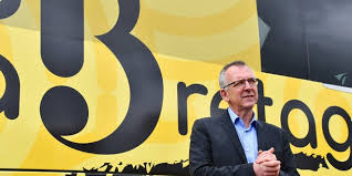 Habitant·e·s inscrit·e·s sur les listes électorales en bretagne (insee 2020). Bretagne Thierry Burlot Monte Dans Le Bus Des Regionales