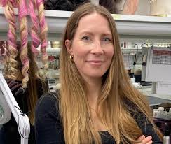 Katrina Betts's Instagram, Twitter & Facebook