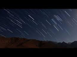 L'apothéose ce sera dans la nuit du 12 au 13 août avec une pluie d'étoiles filantes. La Nuit Des Etoiles Pourquoi Y A T Il Plus D Etoiles Filantes En Ete Explique En Comics Youtube