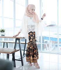 11 ide baju kondangan hijab ala adelia pasha, dari one set sampai gaun . 37 Model Gaun Pesta Untuk Wanita Hijab Yang Wajib Dimiliki Updated 2021 Bukareview
