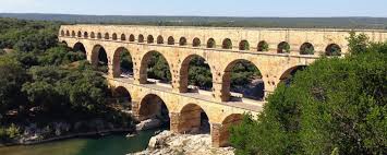 Спеціально для активної і стильної молоді, яка віддає перевагу носити зручний і гарний одяг, український бренд одягу gard зібрав в каталозі міський чоловічий та жіночий одяг і аксесуари. Abseits Der Touristenstrome Ein Kleinod Am Pont Du Gard Sophie Bonnet