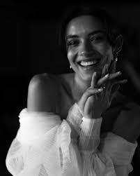 Sarah Florence's Instagram, Twitter & Facebook