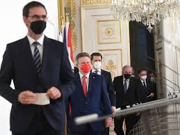 Bei dem streit, der zur unterbrechung führte. Gb9vicqp6ml1vm