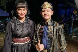 Ditambah juga dengan adanya ananda george tentu menambah keseruan dalam raden kian santang. Live Streaming Kian Santang Mnctv Hari Ini
