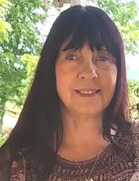 Carrie Wickham's Instagram, Twitter & Facebook