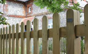 What are the main options for white fences ? 10 Easy Pieces Picket Garden Gates Gardenista