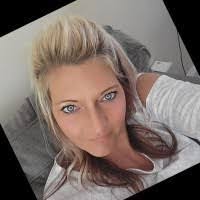 Amy Grainger's Instagram, Twitter & Facebook