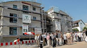 Beabsichtigen auf dem areal kallhardtstraße, das derzeit noch als parkplatz genutzt wird, eine zukunftsweisende bebauung zu realisieren, die exemplarisch das wohnen der zeitgenössischen städtischen bevölkerung auslotet. Pforzheim Familienheim Nimmt Sanierungen In Angriff Nachrichten Schwarzwalder Bote