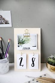 Calendrier De Bureau Diy Avec Photos Instax Fait Maison Ma Poussiere De Fee Avec Bureau Calendrier D In 2020 Diy Calendar Diy Desk Calendar Diy Calendar Design