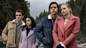 More than 600 seniors graduated. Review Riverdale Staffel 4 Das Ende Von Jughead Jones Seriesly Awesome