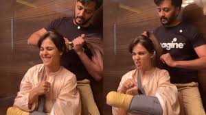 She predominantly appeared in telugu, hindi, tamil films. Video Riteish Deshmukh Pampers Wife Genelia D Souza After She Breaks Her Hand During Skating Celebrities News India Tv