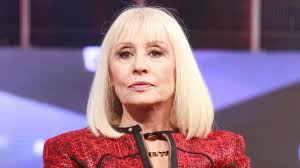 raffaˈɛlla karˈra), is an italian singer, dancer, television presenter, and actress. A9fjdimgsvnzim