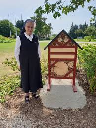Bienenblutenreich Und Insektenhotel Fur Die Bewahrung Der Schopfung Garten Eden Untermarchtal