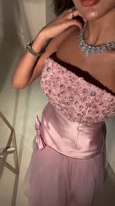 إطلالة ناعمة بتفاصيل أنثوية راقية تجعل اللون الوردي عنوانًا للفخامة 💗✨  (فستان سلطانه الوردي) #جورجينا #فستان_سلطانه_الوردي #فستان_سهرة  #إطلالة_ملكية #ستايل_راقي #فساتين_سهرات