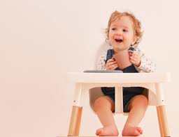 Ab Wann In Den Hochstuhl Setzen So Erkennst Du Ob Dein Baby Bereit Ist