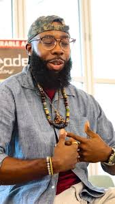 Say hello to Keshia Martinez @kmartinezart — a portrait artist whose work  is as bold and glamorous as her inspirations. Fueled by pop culture, and  her signature use of texture, Keshia brings