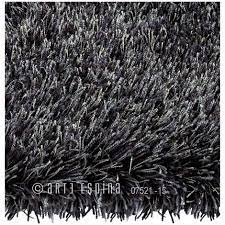 Un tapis rend un pièce chaleureuse et accueillante tout en apportant une touche de confort pour vos pieds et une atténuation du bruit pour une pièce encore plus agréable. Tapis Shaggy Poils Long 140x200 Cm Rectangulaire Sg Swing Noir Salon Tufte Main Adapte Au Chauffage