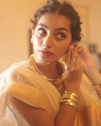 Avalakki Sara Serenade: A Symphony of Craft, Tradition, and Heirloom  Elegance Dive into the harmonious creation of the Avalakki Sara, a sterling  silver masterpiece rooted in Karnataka's rich tradition. Each flattened rice