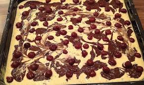 Ich verwedne für diesen blechkuchen am liebsten tiefkühlkirschen oder kirschen aus dem glas. Marmorblechkuchen Mit Kirschen Super Lecker Welt Rezept