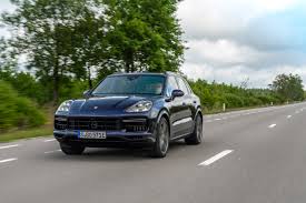 It is supported by a 100 kw (136 ps) electric motor and total system power of 500 kw (680 ps) at a maximum system torque of. Porsche Cayenne Turbo S E Hybrid Review More Is More Is Less Evo