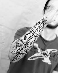 Lahhel The Architect Sur Instagram Northern Spirit As A Friend Said I Will Not Explain The Meaning Of The R Tattoos Viking Tattoos Body Art Tattoos