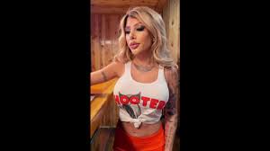 Tattooed Waitress Hooters Suck in Public for Big Tip - Pornhub.com
