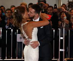 Hannah mills team gb and her partner nick dempsey are together with each other. Lionel Messi And Antonella Share A Kiss As Husband And Wife Fcblive Md Fc Barcelona Fl Scoopnest