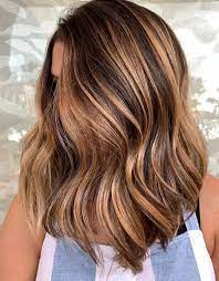 Modische kurzhaarfrisuren, collage aus frisuren, braune haare mit blonden strähnen und zöpfe, halb hoch halb runter. Bronze Brunette Haare Mit Strahnen Mittellange Haare Frisuren Einfach Frisuren Mittellanges Haar Braun