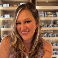 Laura Ketner's Instagram, Twitter & Facebook