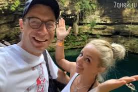 Удалила совместные фото: жена умершего Зеленского удивила публику - 7Дней.ру