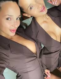 Аделина и Алина Фахтеевы - слив adelalinka: голые фото и горячие видео 18+