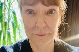 Denise Chenoweth's Instagram, Twitter & Facebook