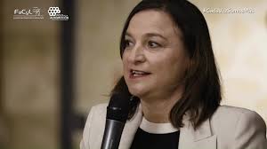 🚗 Teresa Hernando, responsable de Energía de IVECO Valladolid, resalta la  importancia de mostrar casos de éxito femeninos para inspirar a niñas y  adolescentes a interesarse por carreras técnicas e ...