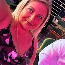 Do Legoland hotel bookings include park tickets?