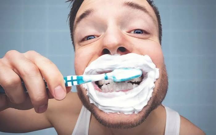 Nghiên cứu này có thể khiến bạn bị sốc: Đánh răng trước khi đi ngủ là SAI; cách chăm sóc răng miệng đúng bao gồm 3 nguyên tắc