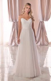 Ein korsett ist eine art modekleidungsstück, das getragen wird. Lassiges Brautkleid Mit Korsett Aus Matter Spitze Stella York Wedding Dresses