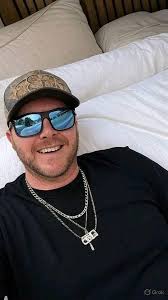 Honey, you're looking at my post, and you can't even say hi or you don't  love me anymore 💔 it's me Zach rush, I love you all ♥️