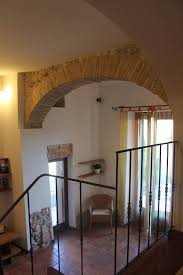 Le palazzine, facenti parte del piccolo complesso, sono in cortina e circondate da un giardino condominiale molto ben tenuto, con una scala esterna ed con un comodo ascensore che collega il piano No Agenzia Affitto Monterotondo Bilocale Centro Storico Home Facebook