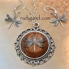 Dragonfly In Amber Outlander Necklace Round Silver Pendant Resin Pendants Silver Necklace Lovely Jewellery Heart Pendant Diamond Diamond Heart Pendant Necklace