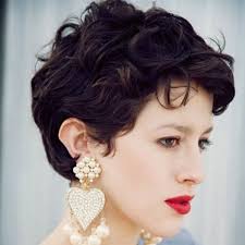 This article shows you two easy methods of pin curling—one for tight. 50 Ravishing Short Hairstyles For Curly Hair Hair Motive Hair Motive
